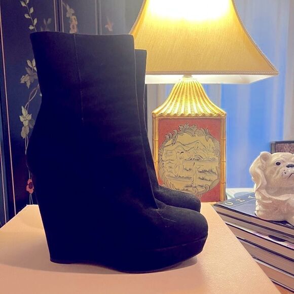 🔥Host Pick🔥FUN FOR HALLOWEEN! EUC  PRADA Black Suede Wedge Ankle Booties 40.5 - Picture 3 of 5